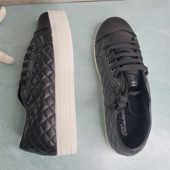 Breckelle's Black Quilted Platform Lace Up Sneaker - Picture 5 of 7